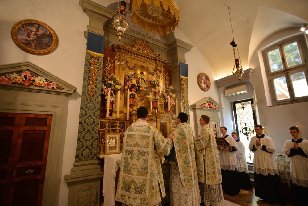 Encensement de la croix